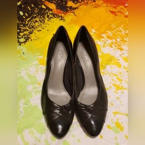 Black East 5th Size 8 Pumps